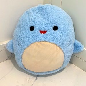 Davie the Shark Fuzz A Mallows  Squishmallows NWT 12”